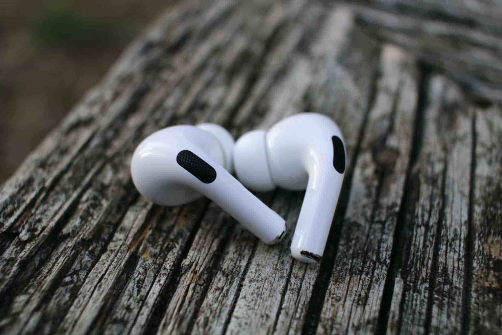 airpods pro keep falling out
