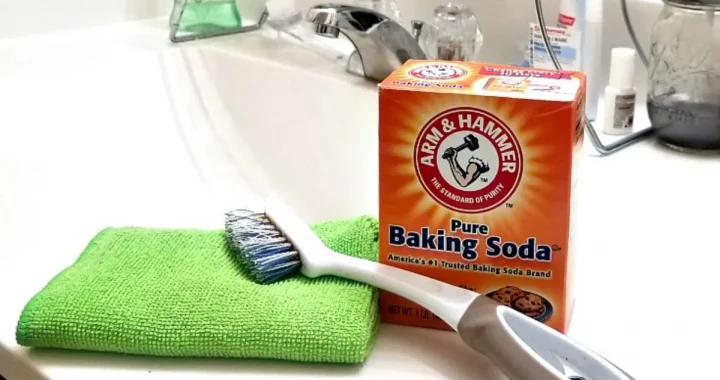 How To Clean A Bathtub With Baking Soda