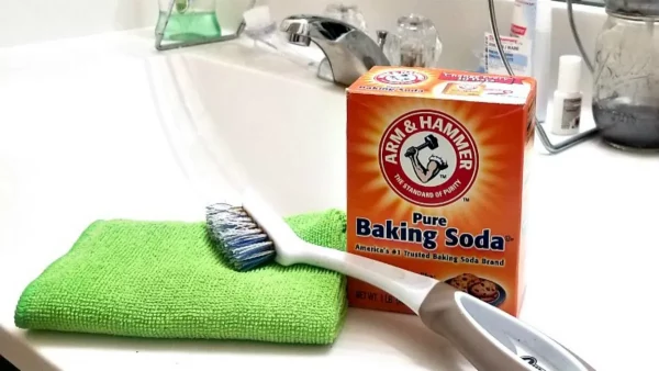 This Is How To Clean A Bathtub With Baking Soda