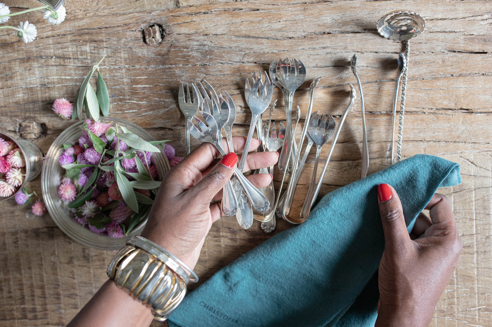 How do you clean badly tarnished silver cutlery